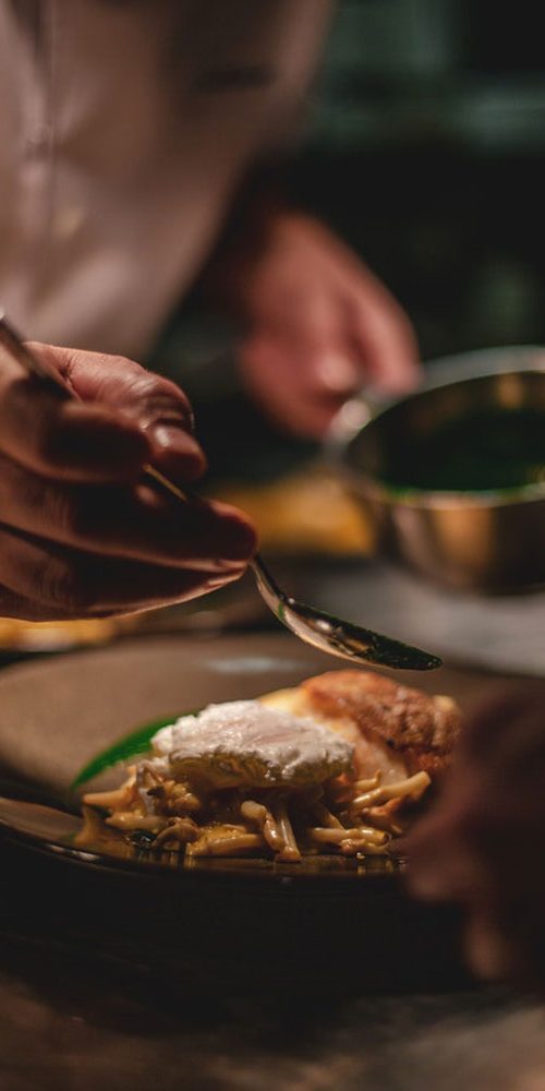 Serving-chef-oi0astk6nghnyuecvvcnt5rykkia9bojiq7x4xk93k